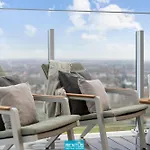 Rashelle - With Stunning Views Of The North Sea
