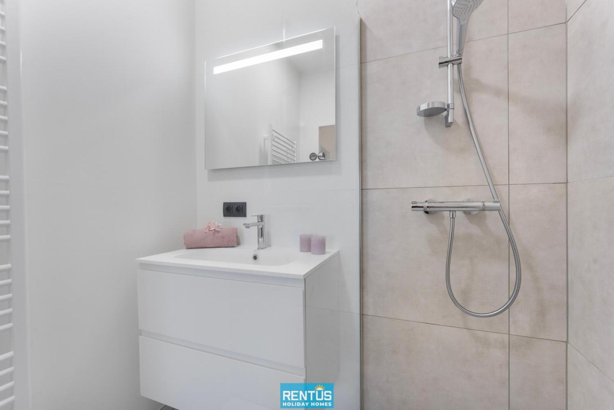 Rashelle - With Stunning Views Of The North Sea Oostende
